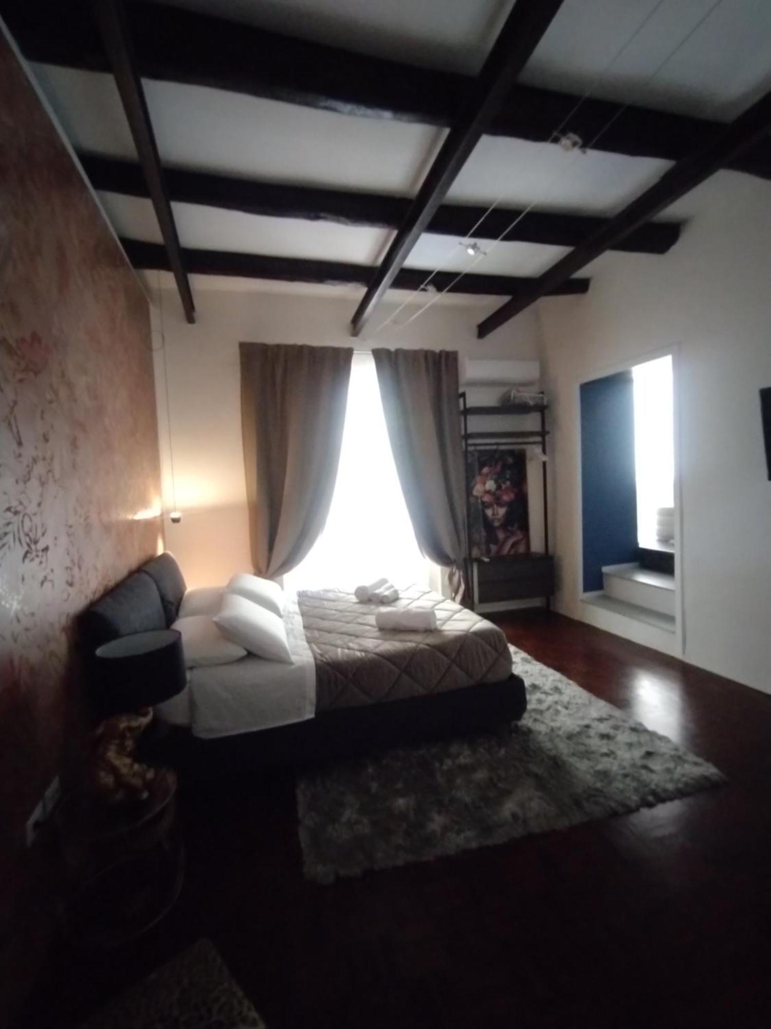 Plebiscito Suite Apartment Napoli Bagian luar foto