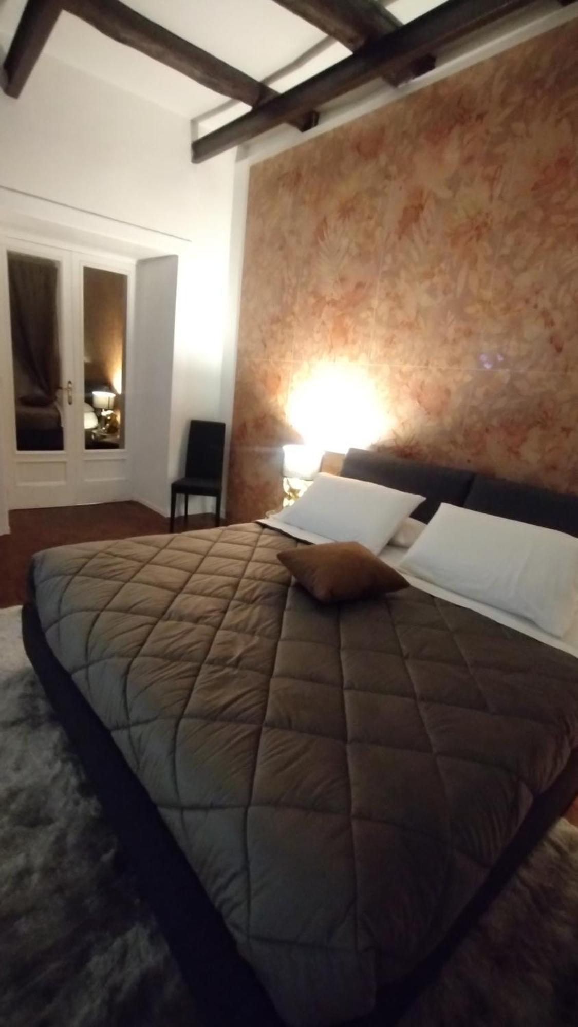 Plebiscito Suite Apartment Napoli Bagian luar foto