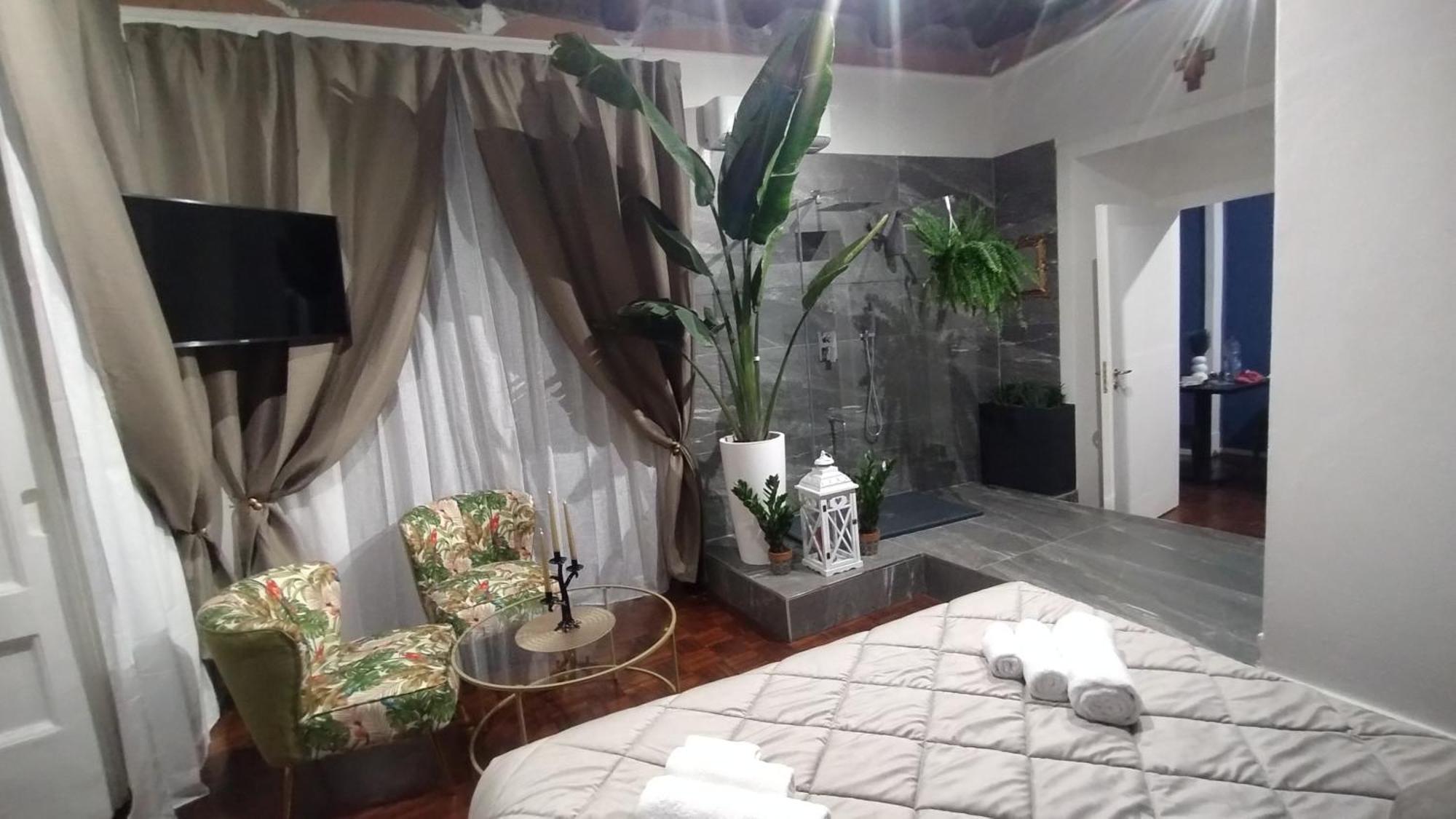 Plebiscito Suite Apartment Napoli Bagian luar foto