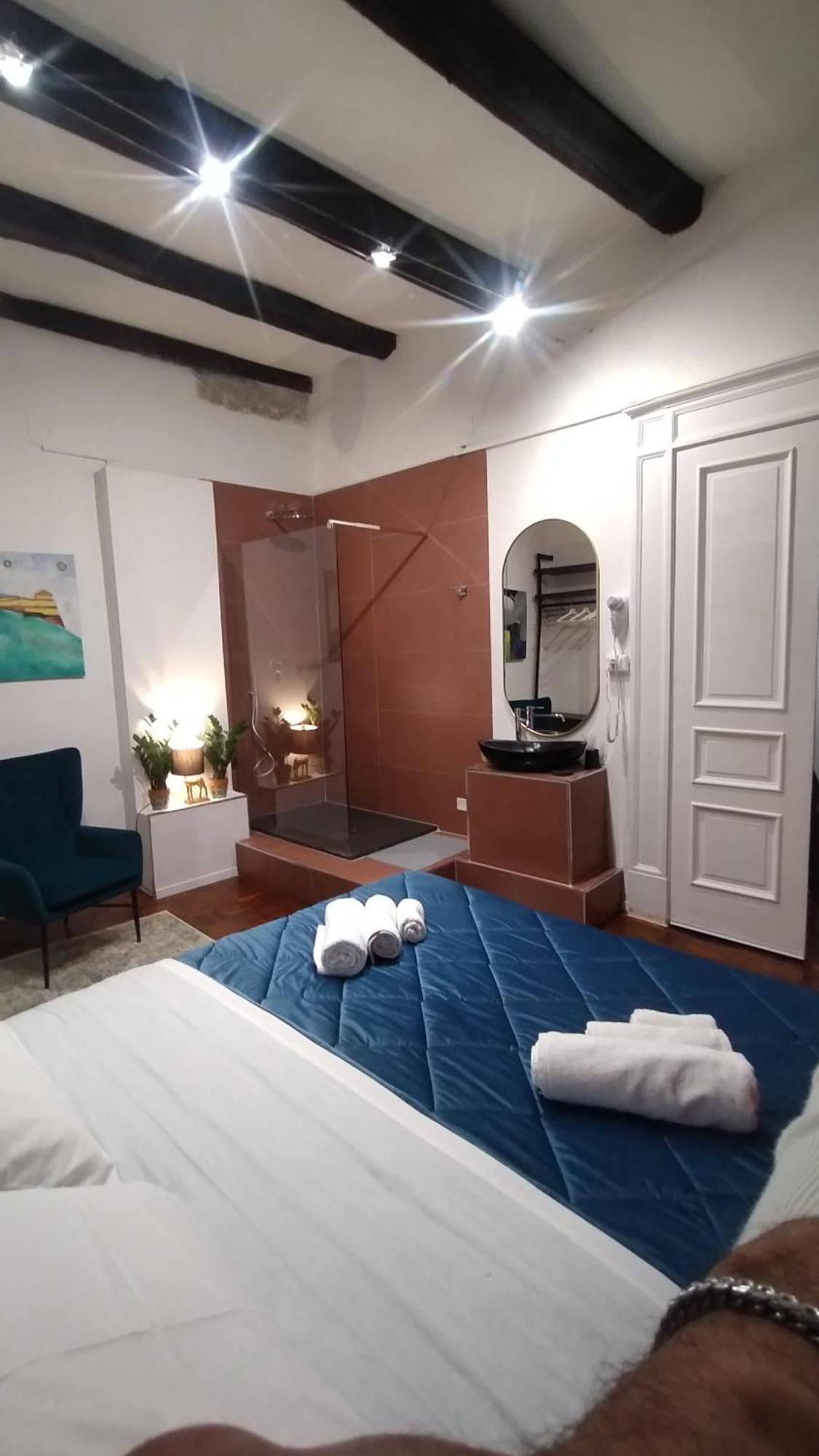 Plebiscito Suite Apartment Napoli Bagian luar foto