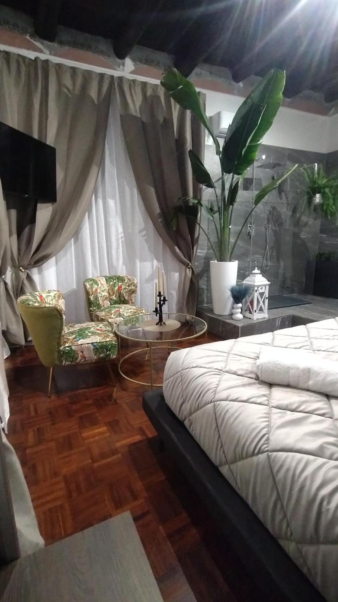 Plebiscito Suite Apartment Napoli Bagian luar foto