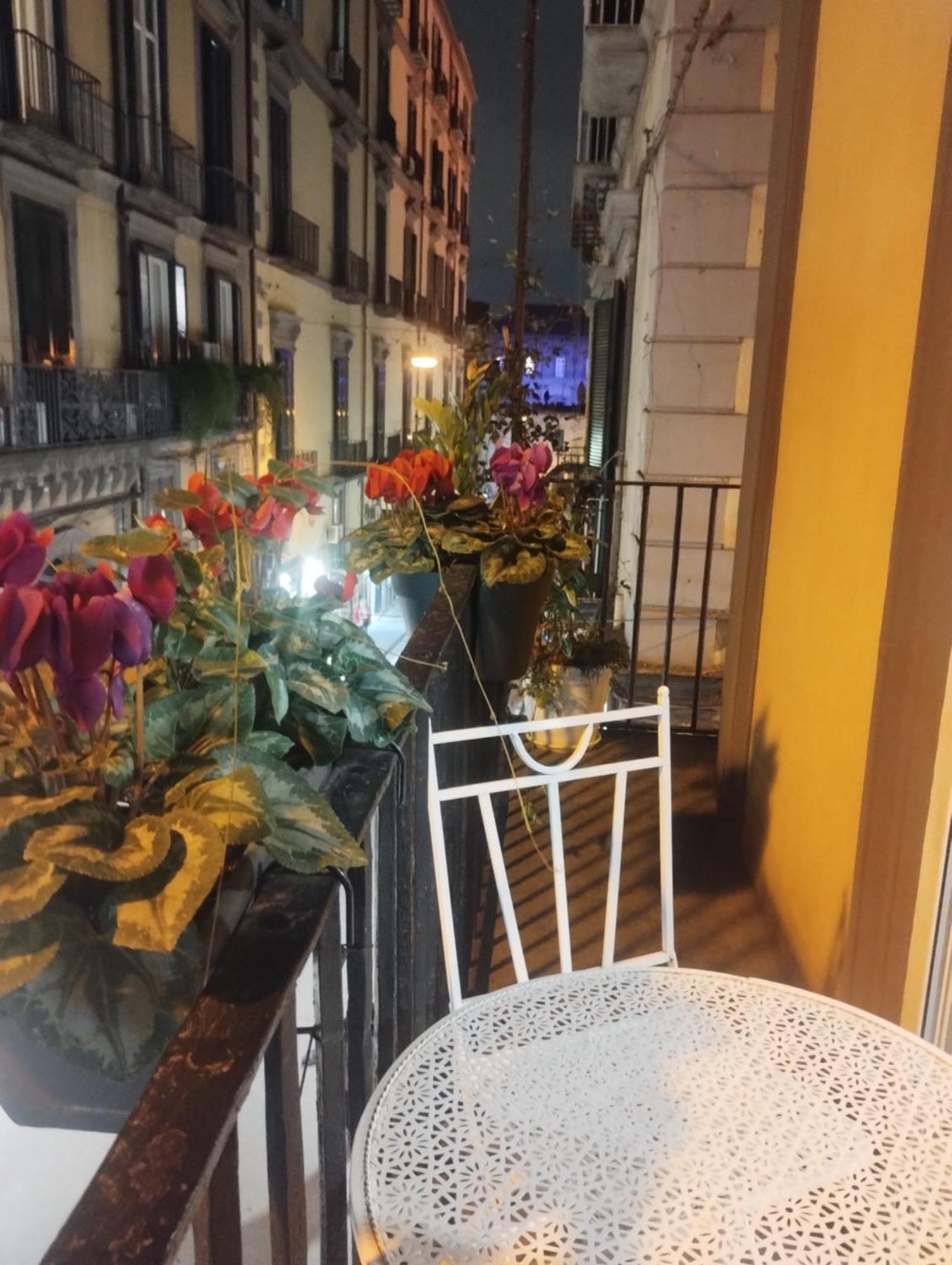 Plebiscito Suite Apartment Napoli Bagian luar foto